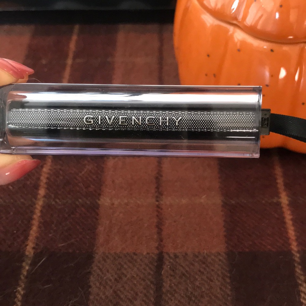 Givenchy Lipstick Rouge Interdit Vinyl 16